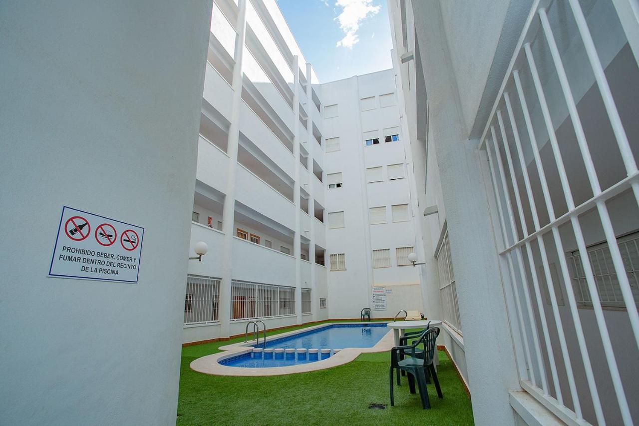 096 Pleasant Place Luis - Alicante Holiday Torrevieja Exteriör bild