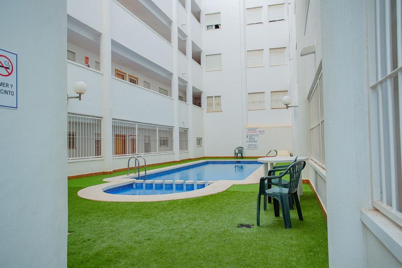 096 Pleasant Place Luis - Alicante Holiday Torrevieja Exteriör bild